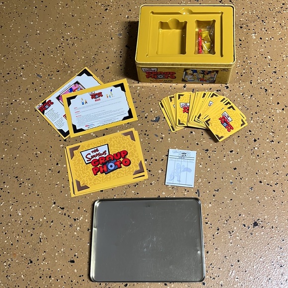 Simpsons Group Photo Game in Collectable Tin - Picture 3 of 3